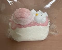 ケーキ スクイーズ アイスクリームのせ　うさぎ　ピンク　トーストのサムネイル