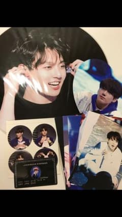BTS ジョングク　写真　扇子のサムネイル