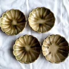 ◆【昭和レトロ】陶芸 自然釉 瀬戸焼 黄瀬戸 菊花形 小皿 貫入 工芸品 希少① ◇【昭和レトロ】陶芸 自然釉 瀬戸焼 黄瀬戸 菊花形 小皿 貫入 工芸品