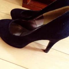 黒のパンプスのサムネイル