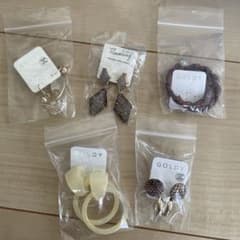 【新品未使用】ピアスのサムネイル