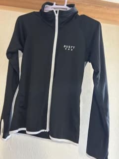 RUSTY ブラックラッシュガード　140サイズのサムネイル