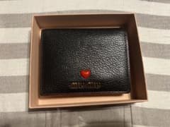 MIU MIU 二つ折り財布 マドラス　黒/赤のサムネイル