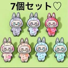 専用　LABUBU ラブブ　ピンズ　ピンバッジ　3点セット labubu ピンバッジ 8個セット ラブブ - メルカリ