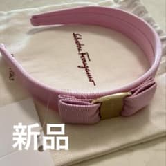 新品】FERRAGAMO ピンクリボンヘアバンド - メルカリ