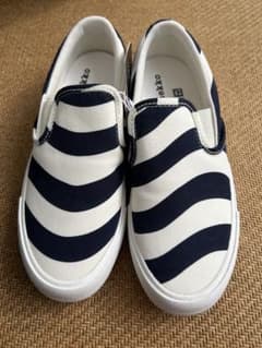 『新品』marimekko スリッポン ホワイト/ネイビーのサムネイル