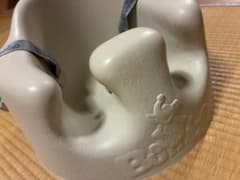 Bumbo ベビーチェア クリーム色のサムネイル