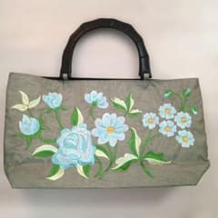【未使用】花柄刺繍 ハンドバッグ バンブー風持ち手 グレー系のサムネイル