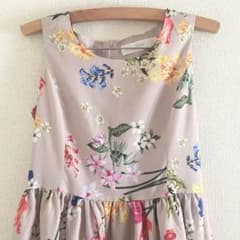 【美品】tocco closet フラワー ワンピースのサムネイル
