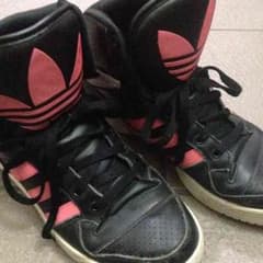 adidasハイカットスニーカーのサムネイル