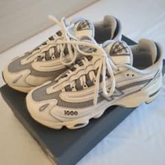 New Balance 1000 スニーカーのサムネイル