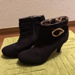 ショートブーツのサムネイル