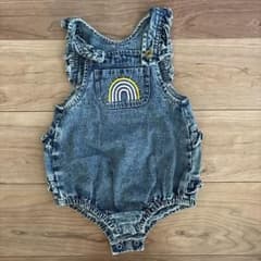 ベビー デニム ロンパース 虹刺繍 フリルのサムネイル