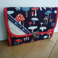 ハンドメイド　キノコ柄　母子手帳ケース　マルチケースのサムネイル