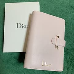 Dior ノベルティ手帳　（ベビーピンク・ゴールドのロゴ入）のサムネイル