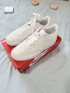 Nike ホワイト スニーカーのサムネイル