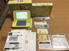 Newニンテンドー 3DS LL ピカチュウ【イエロー】のサムネイル