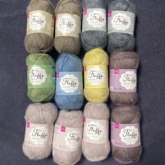 DAISO Fluffy 毛糸 12玉セット まとめ売りのサムネイル