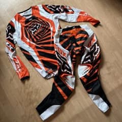 【値下げしました】FOX モトクロスウェア　上下セット FOX 180モトクロスウェア 上下セット オレンジ ブラック - メルカリ