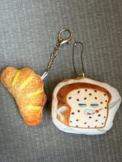 パン泥棒 パンのぬいぐるみ キーホルダー 2種セットのサムネイル