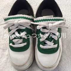 ナイキの子供用運動靴のサムネイル