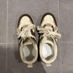 スニーカーのサムネイル