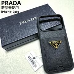 新品 プラダ iPhone17proケース 完売 サフィアーノ 三角プレート