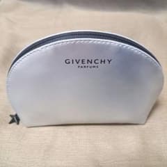 [未使用品]GIVENCHY ノベルティポーチ シルバー 星型チャームのサムネイル