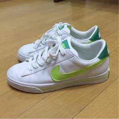 NIKE シューズのサムネイル