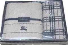Burberry バスタオル1枚　フェイスタオル1枚　新品未開封　箱付きのサムネイル