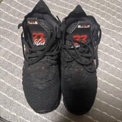 NIKE LEBRON 17 ブラック レッド バスケットボールシューズのサムネイル