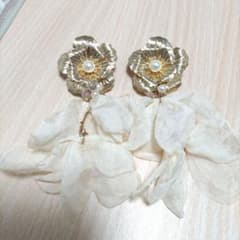 イヤリング　ブライダルアクセサリー　フラワーのサムネイル