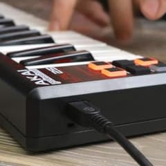 AKAI LPK25 本体&ケーブルのみのサムネイル