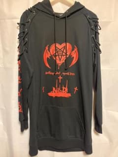 NieR ショルダー 紐 編み上げ ロング丈 HOODIE 黒×赤 ポケット付きのサムネイル