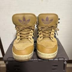 adidas ブラウン ハイカットスニーカーのサムネイル
