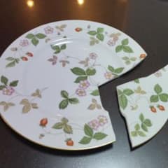 ウェッジウッド ワイルドストロベリー　直径27cm　金継ぎ用のサムネイル