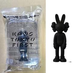 KAWS TOKYO FIRST ACCOMPLICE キーホルダー 2種類 KAWS TOKYO FIRST】ACCOMPLICE KEYHOLDER - メルカリ