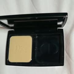 お値引 新品 Dior ファンデ  ０３０   ディオールのサムネイル