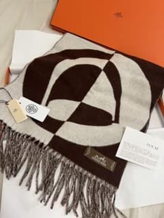 未使用　HERMÈS カザック・チャームズ カシミアマフラー ブラウンベージュのサムネイル