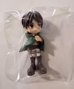 Attack Titan Eren Palverse figure