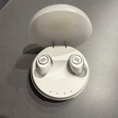 JBL ワイヤレスイヤホン ホワイト 本体 充電ケーブル付き