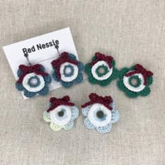 ハンドメイド　クリスマスリース風アクセサリー/キーホルダー【②グリーン】のサムネイル