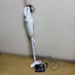 Makita スティッククリーナー CL107FDホワイト - メルカリ