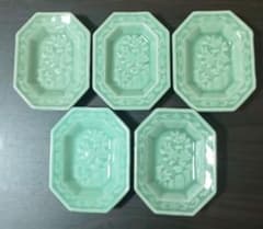 世界三大青磁 三田青磁 江戸末期 陽刻草花文八角小皿五枚 世界三大青磁 三田青磁 江戸末期 陽刻草花文八角小皿五枚 - メルカリ