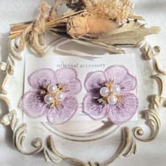 ♡人気商品再入荷♡大人可愛い大振り刺繍フラワーパールイヤリング♡のサムネイル