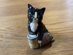 ロイヤルドルトン フィギュリン 白黒猫とキャットフード - メルカリ