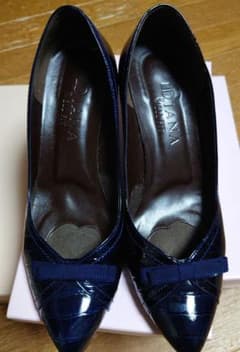 DIANA　ネイビークロコ型押しパンプスのサムネイル