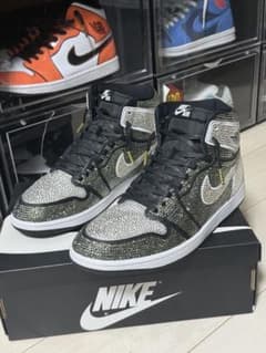 【新品・カスタム】AJ1 スワロフスキー仕様 一点モノ NIKE 新品・カスタム】AJ1 スワロフスキー仕様 一点モノ NIKE - メルカリ