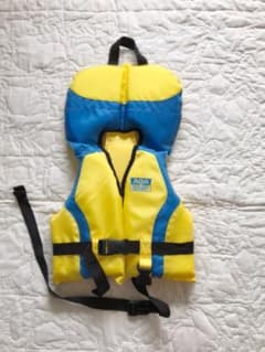 子供用のライフジャケットです。のサムネイル