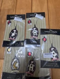 ツイステッドワンダーランド メタルチャーム4個セットのサムネイル